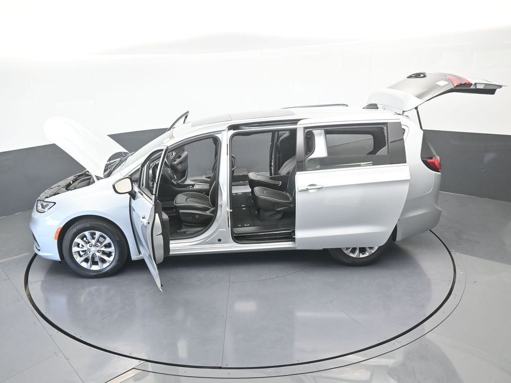 New 2026 Silver Mist Clearcoat Chrysler Limited image 66