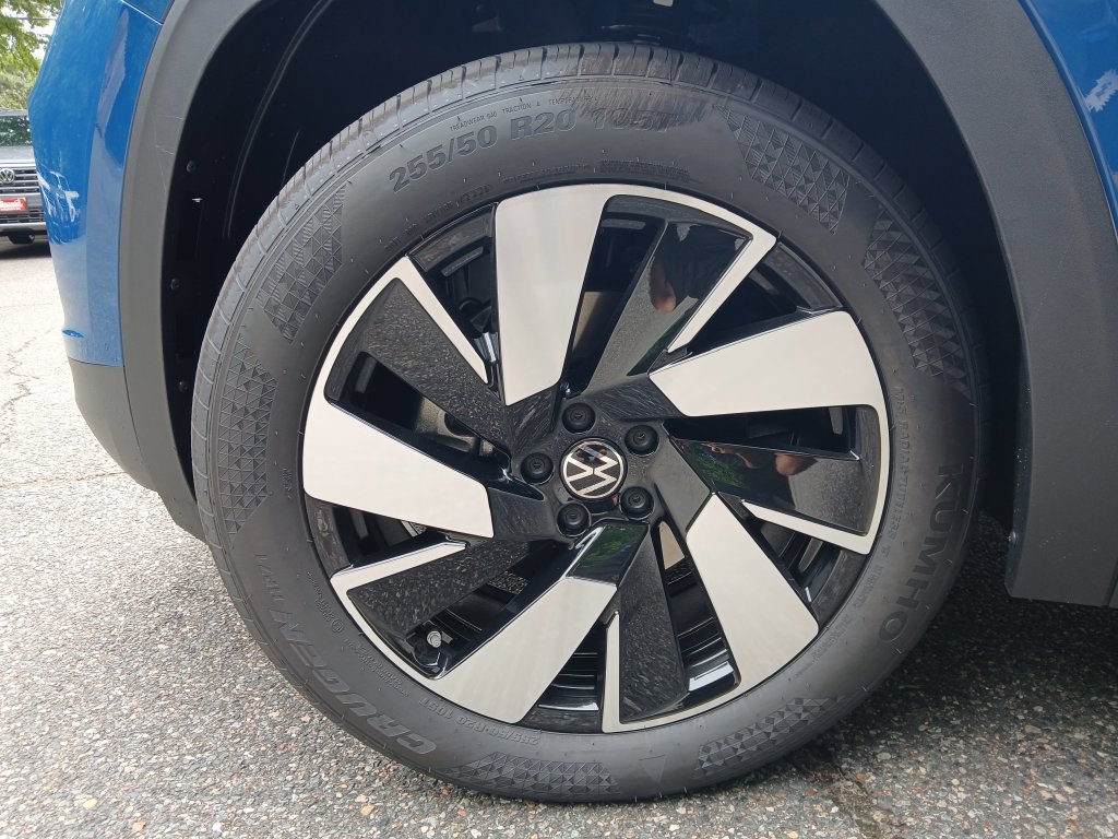 New 2026 Blue Volkswagen SE w/Technology image 26