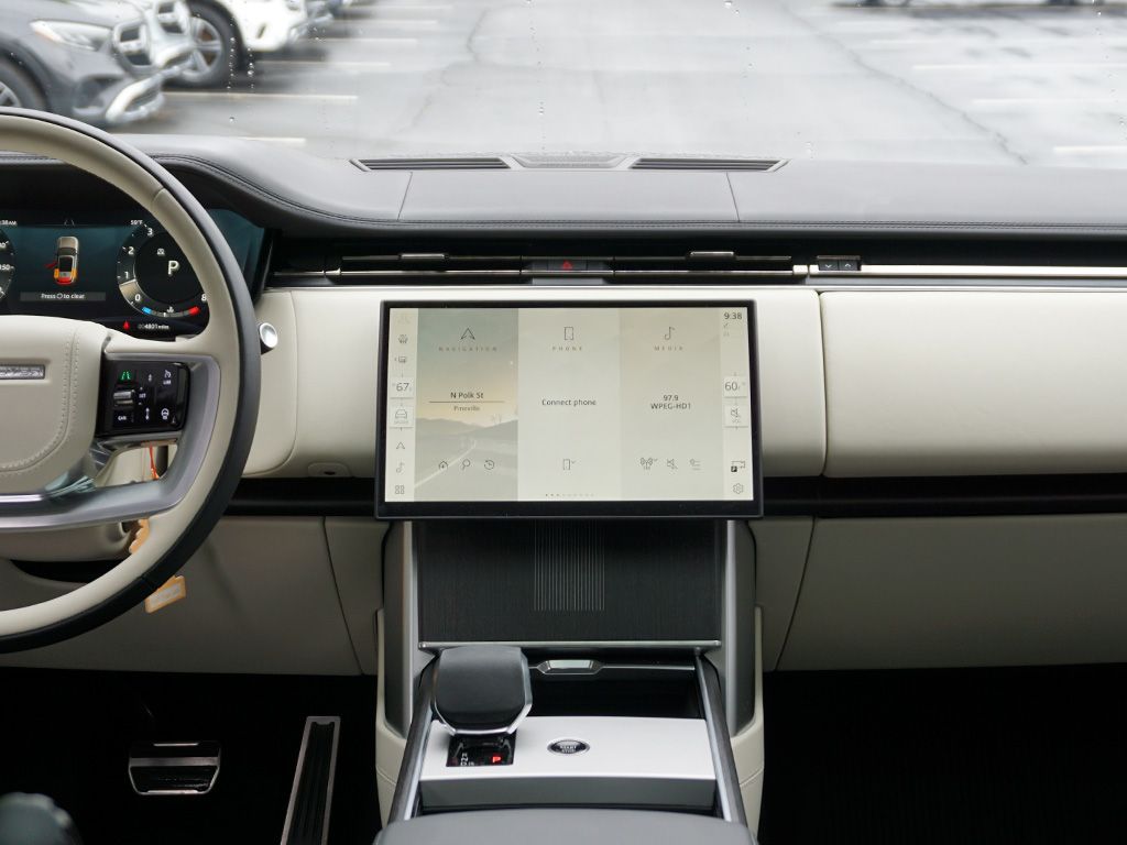 2024 Land Rover Range Rover SE 9
