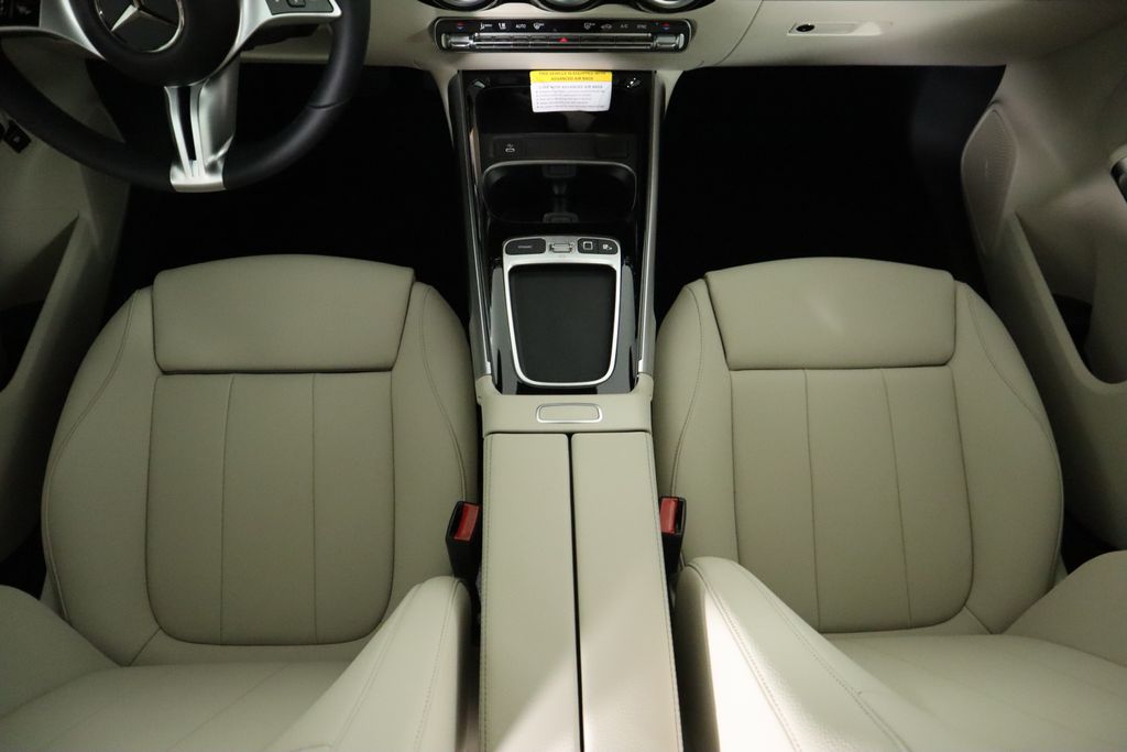 Thumbnail: 2025 Mercedes-Benz GLB - 17