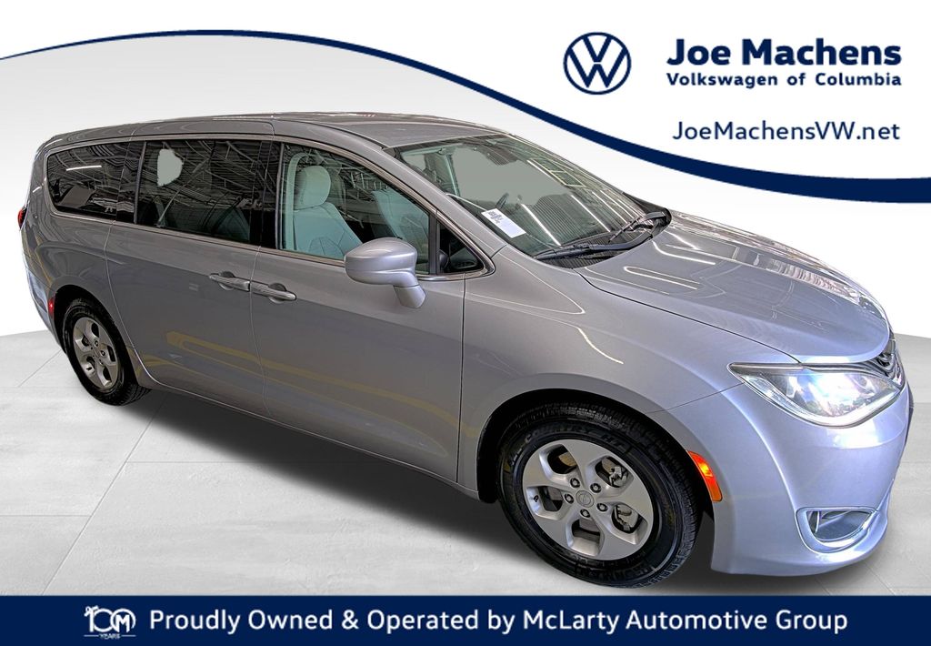  2018 Chrysler Pacifica Hybrid Touring Plus FWD   