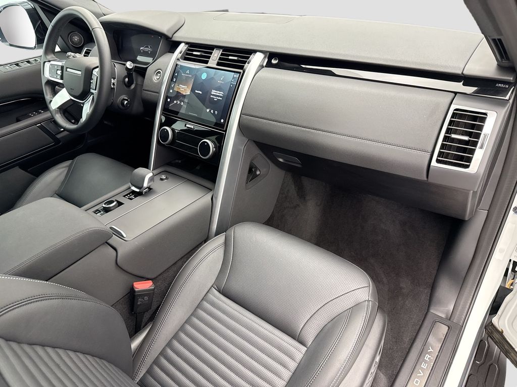 Thumbnail: 2025 Land Rover Discovery - 16