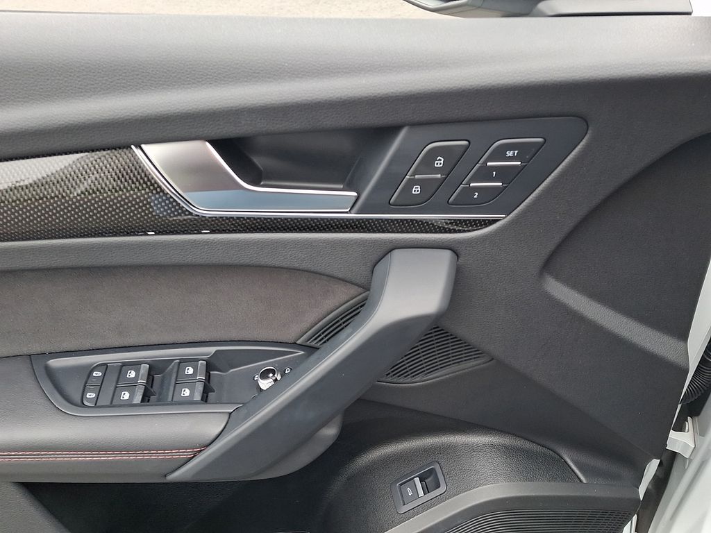 Thumbnail: 2024 Audi SQ5 - 12
