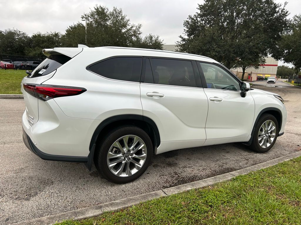 Thumbnail: 2023 Toyota Highlander - 5