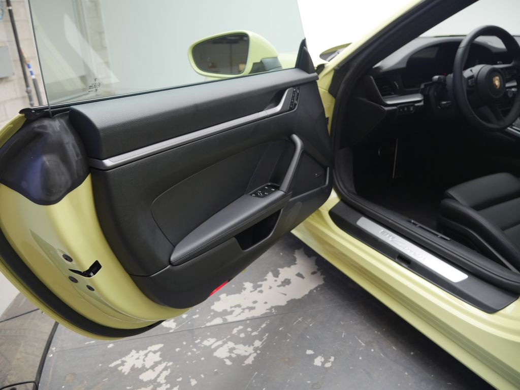 Thumbnail: 2025 Porsche 911 - 4