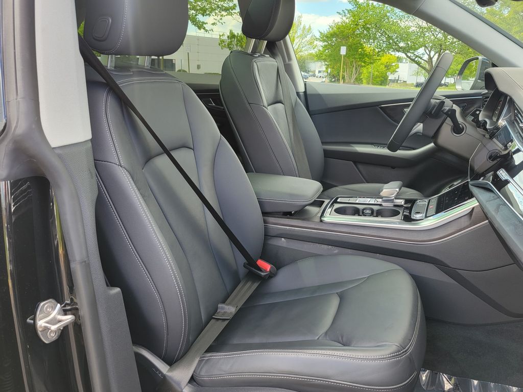 Thumbnail: 2023 Audi Q8 - 10