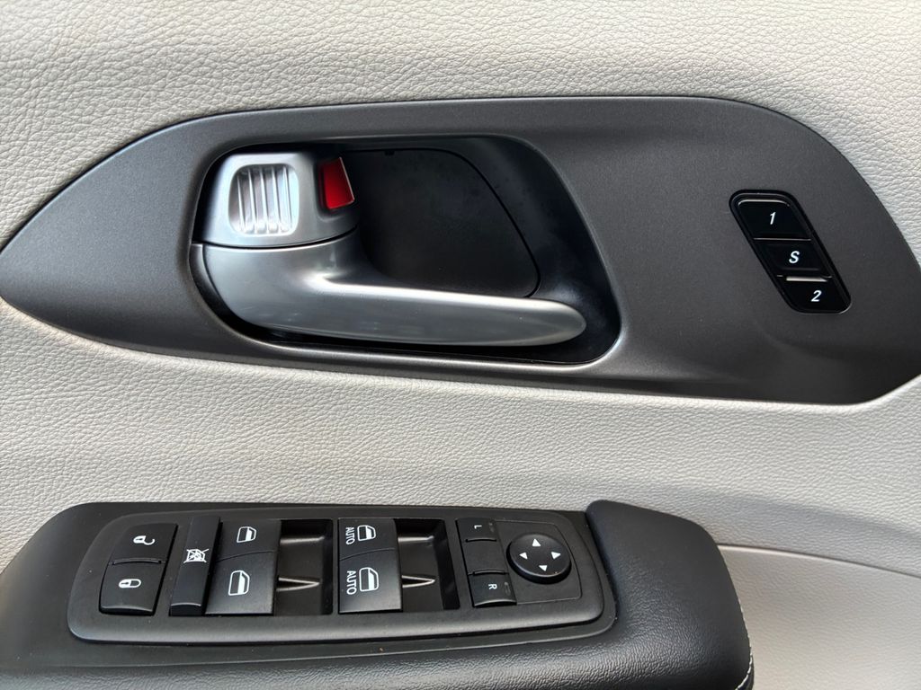 Used Car 2024 Chrysler Pacifica Hybrid  Select For Sale Under $30,000 In Austin, Texas