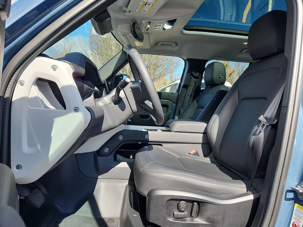 Thumbnail: 2025 Land Rover Defender - 13