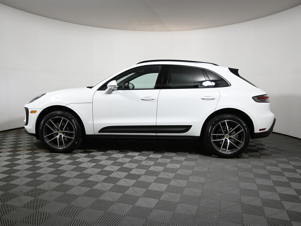 Thumbnail: 2024 Porsche Macan - 2