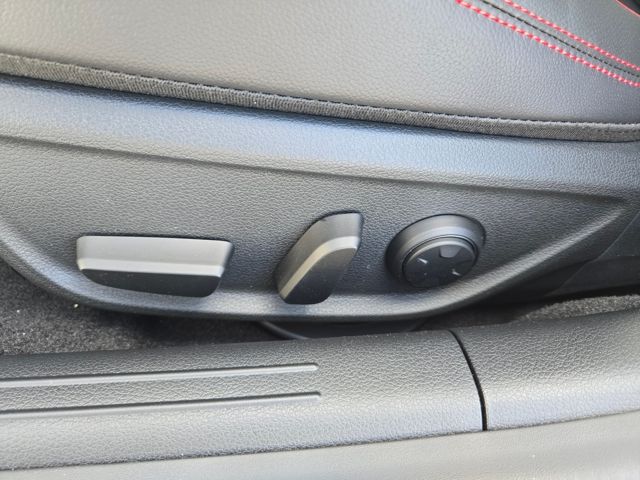 2025 Genesis G70  19