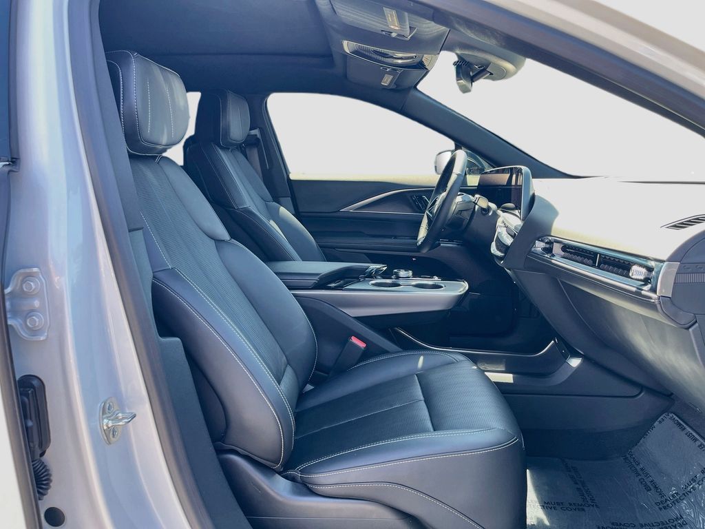 Used 2025 White Cadillac Luxury image 29