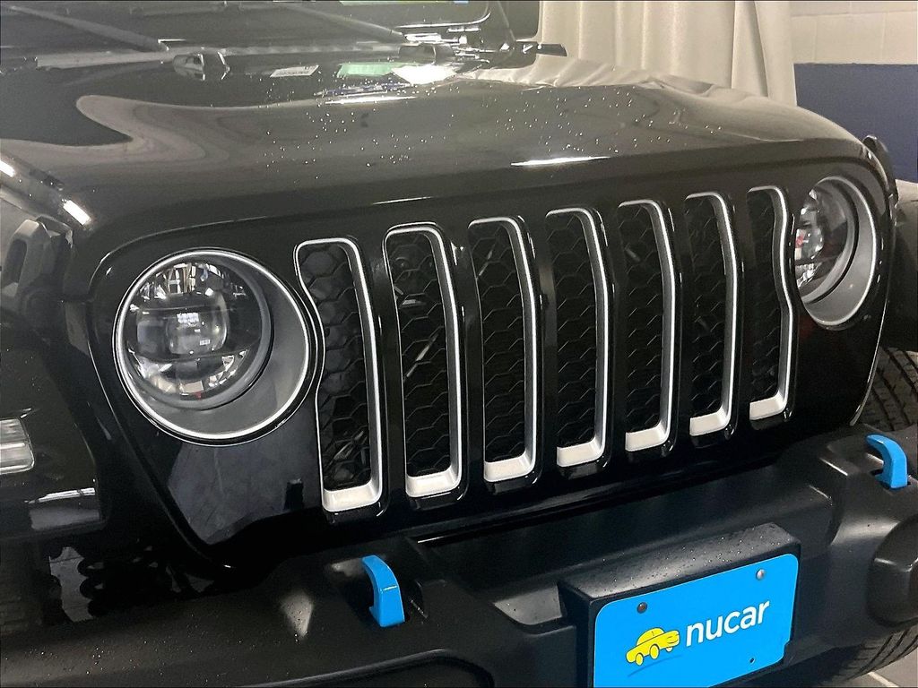 2023 Jeep Wrangler — photo 30