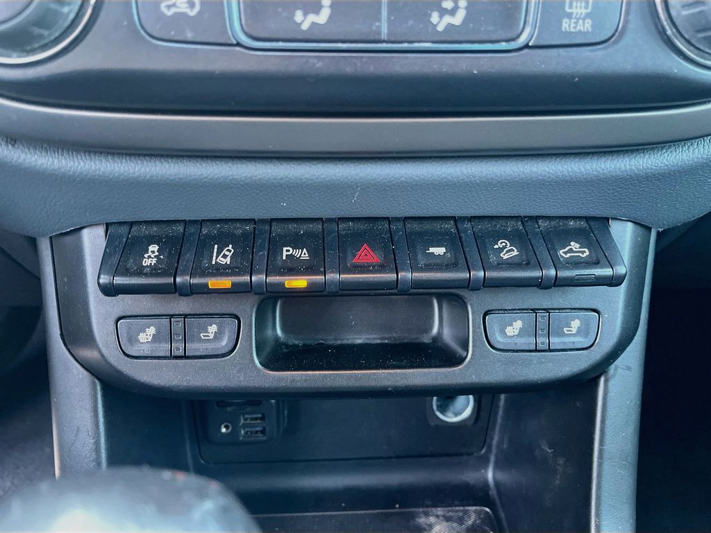 Used 2022 Blue Chevrolet Z71 image 20