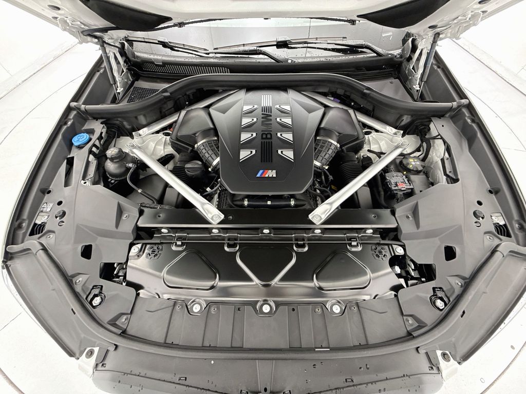 New 2027 White BMW M60i image 28