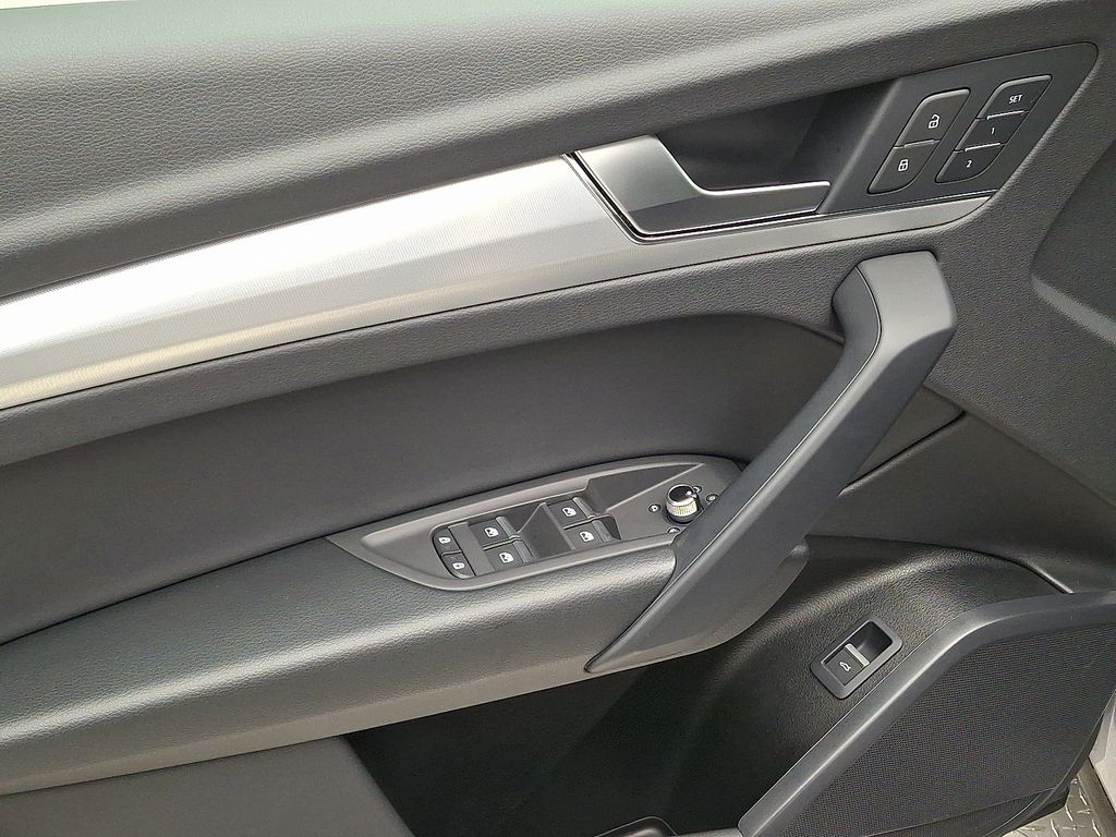 Thumbnail: 2025 Audi Q5 - 12