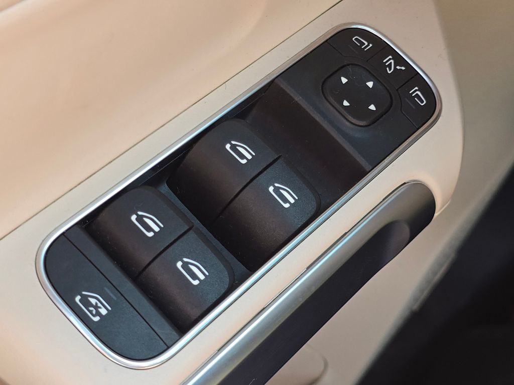 Certified Used 2025 White Mercedes-Benz GLB 250 image 25