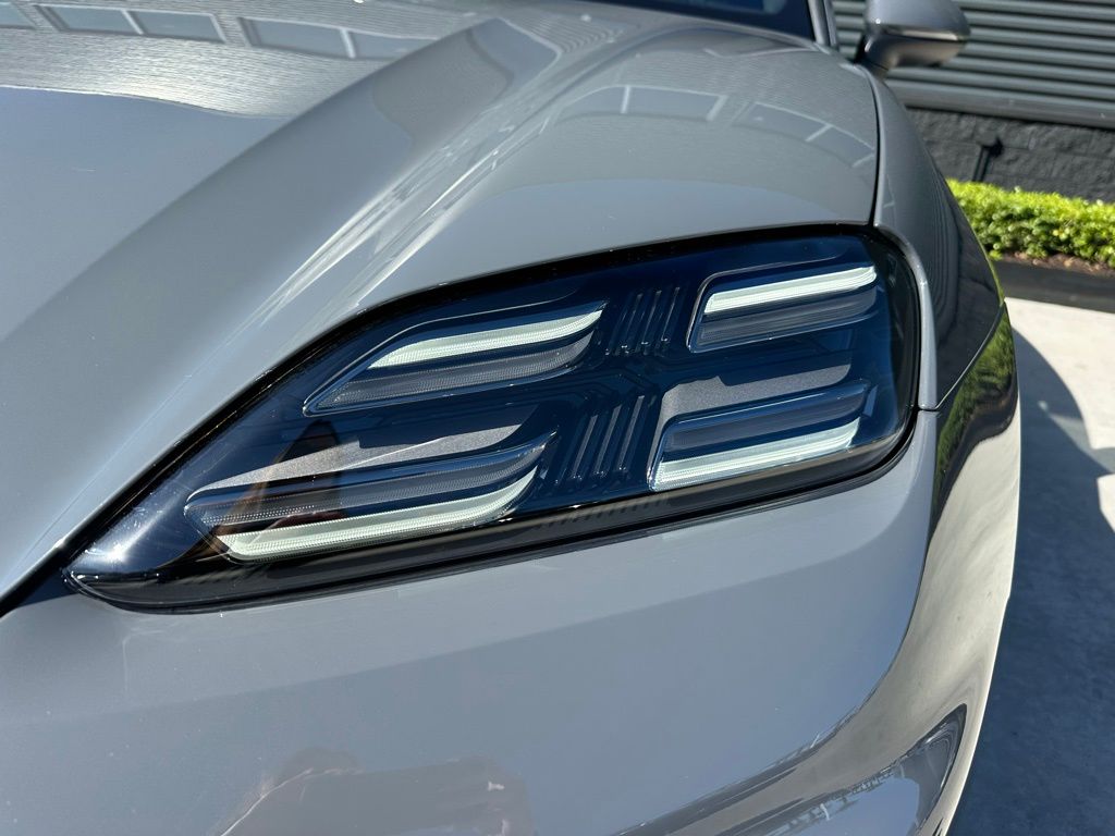 Thumbnail: 2025 Porsche Macan - 13