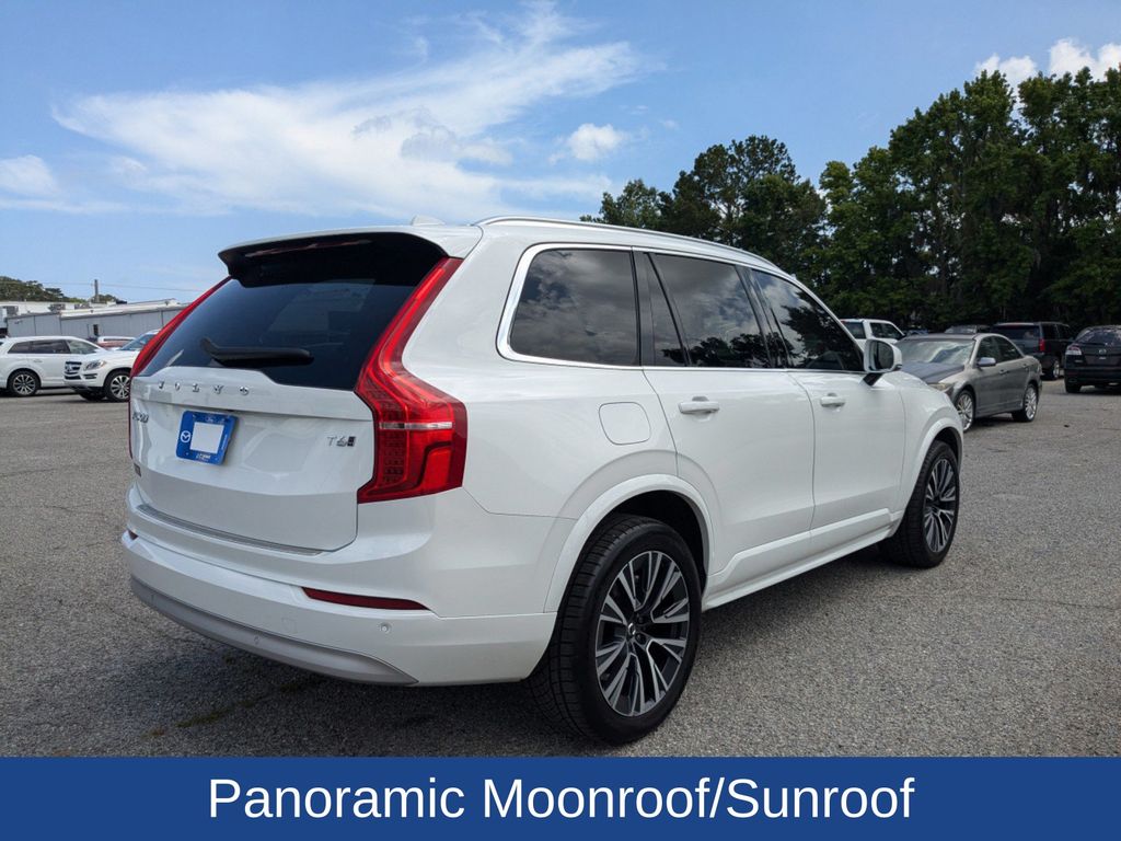 2022 Volvo XC90 T6 Momentum 6-Passenger