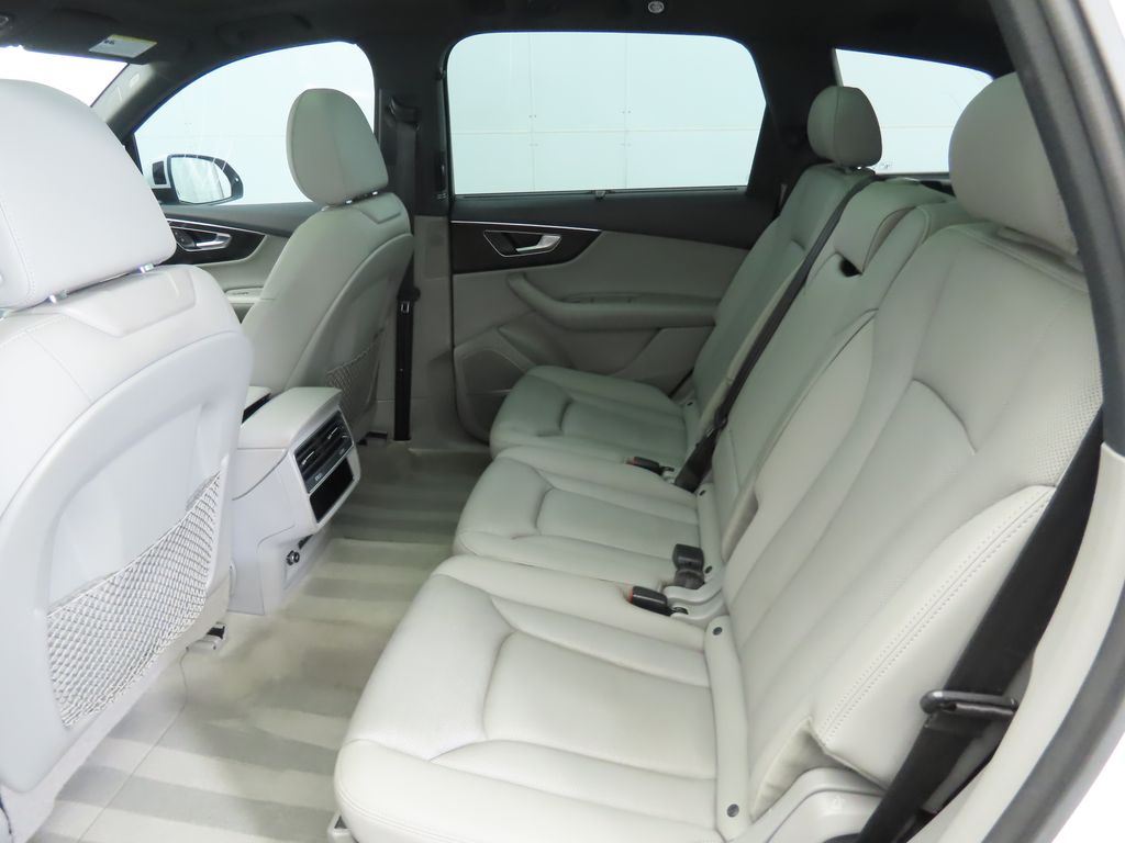 Thumbnail: 2021 Audi Q7 - 20