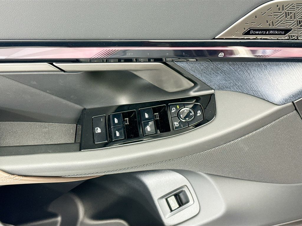 Thumbnail: 2027 BMW 5 Series - 22