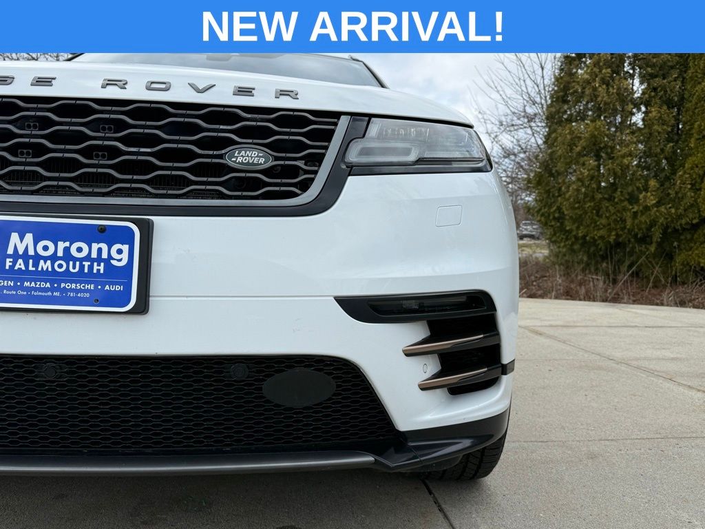 Used 2019 White Land Rover SE R-Dynamic image 4
