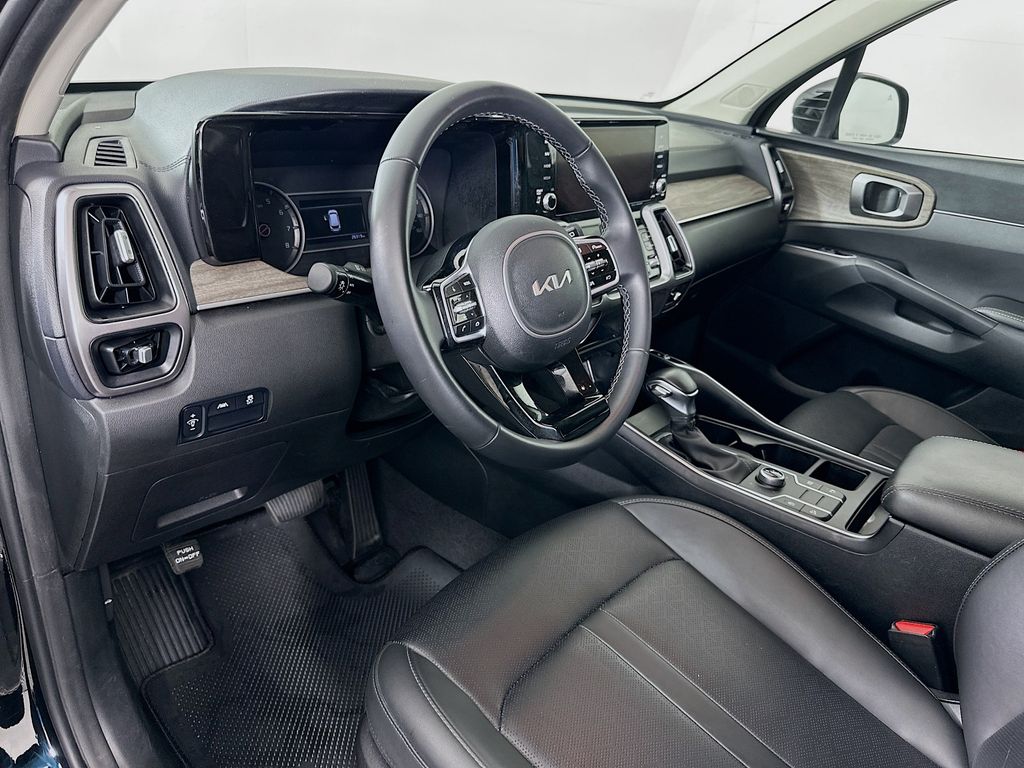 Thumbnail: 2023 Kia Sorento - 9