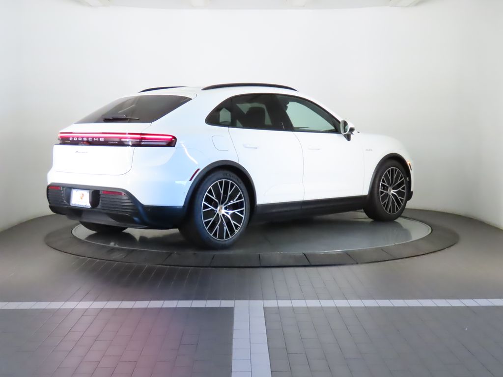 Thumbnail: 2025 Porsche Macan - 7