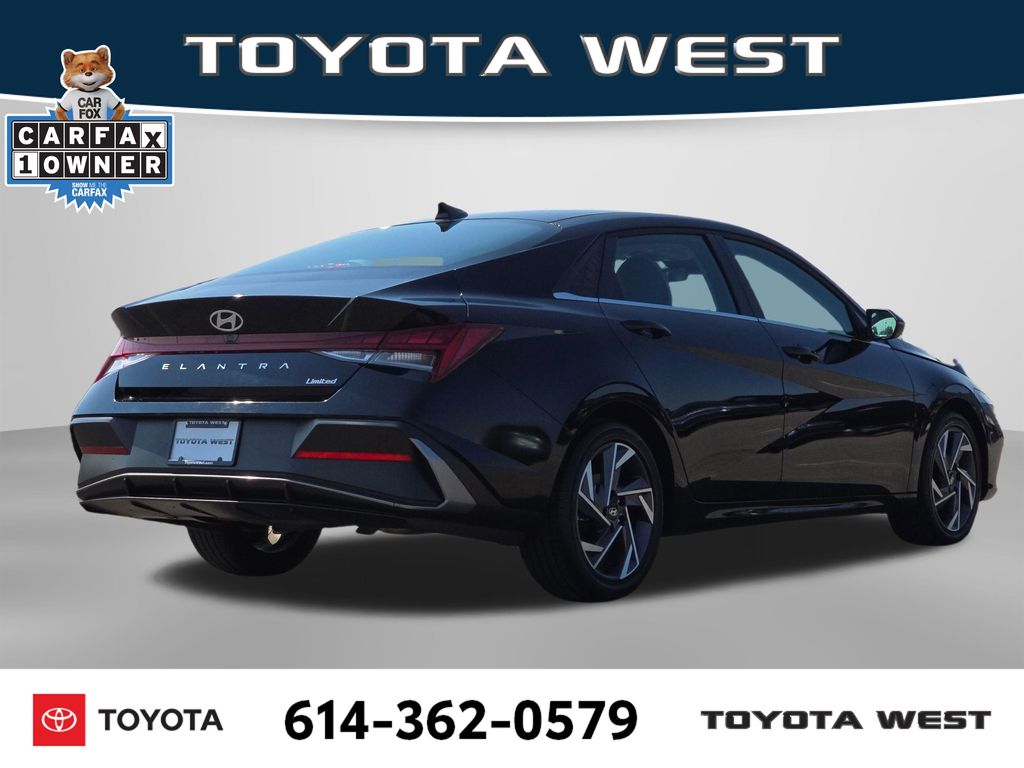 Used 2025 Black Hyundai Limited image 7