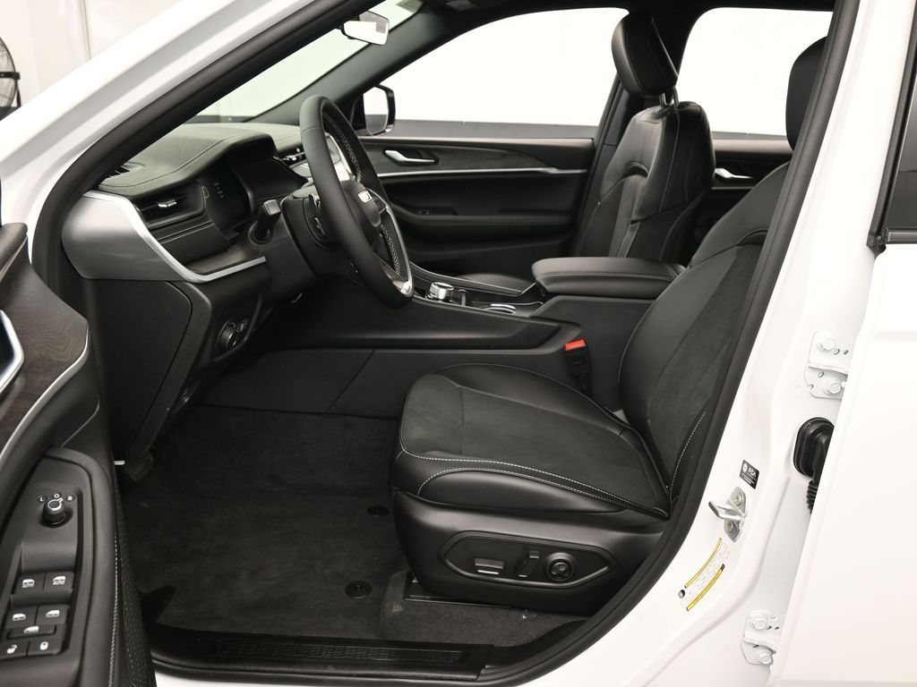 New 2026 Bright White Clearcoat Jeep Laredo image 11