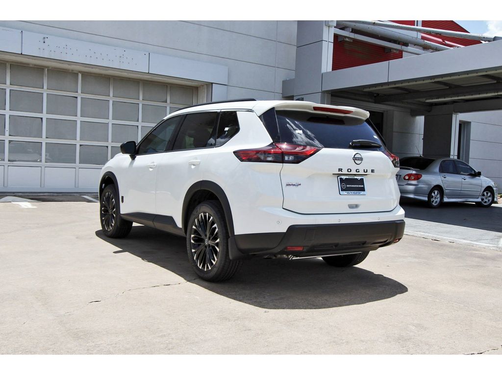 2026 Nissan Rogue Dark Armor - 2
