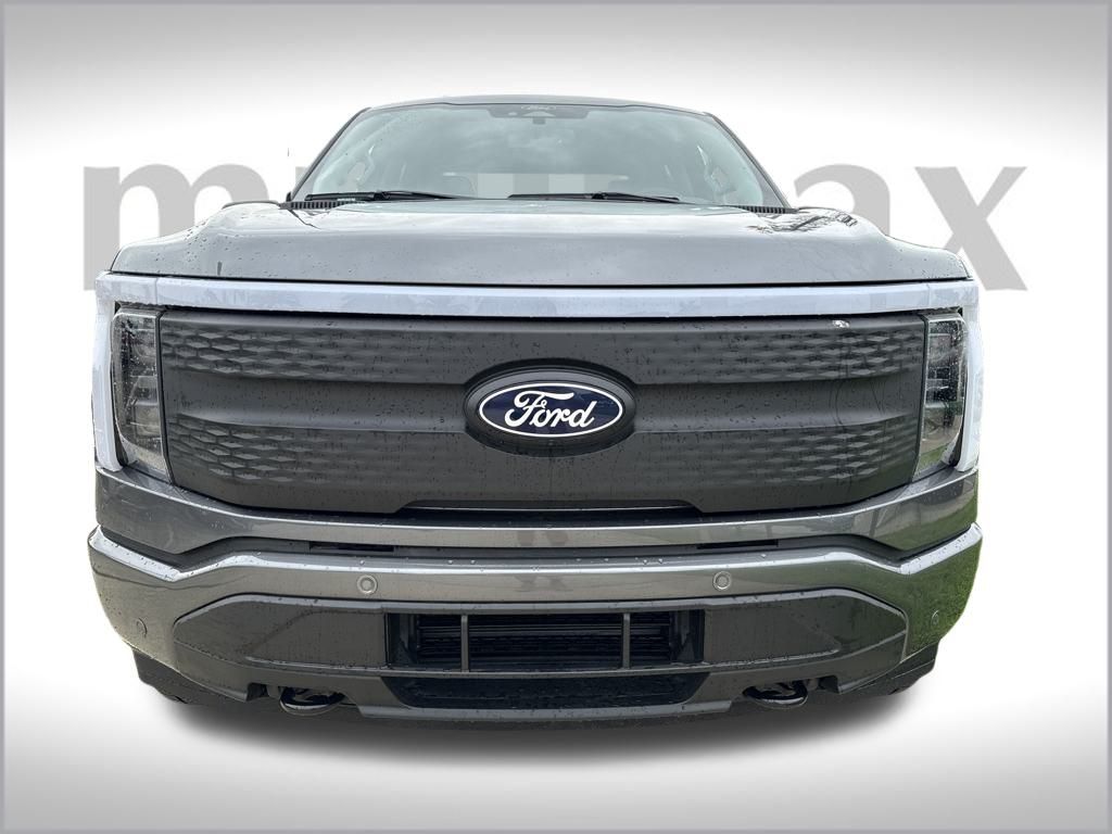 2025 Ford F-150 Lightning photo 11