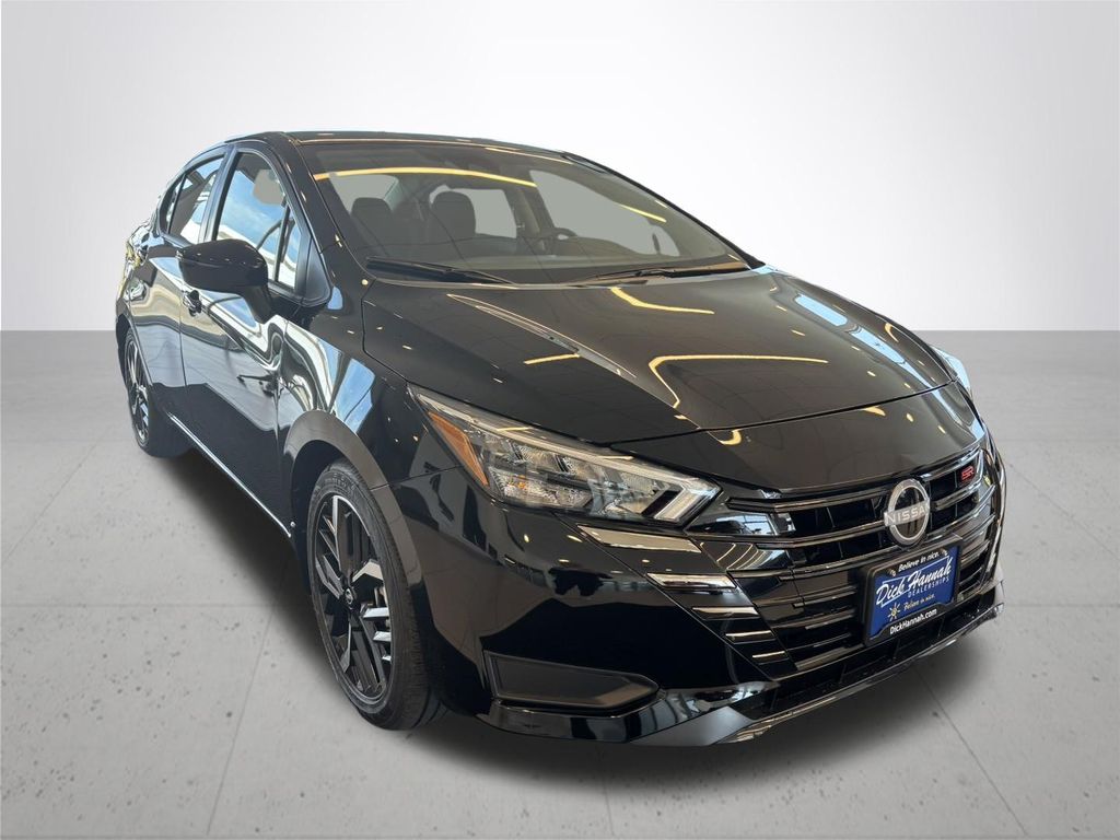 2025 Nissan Versa 1.6 SR