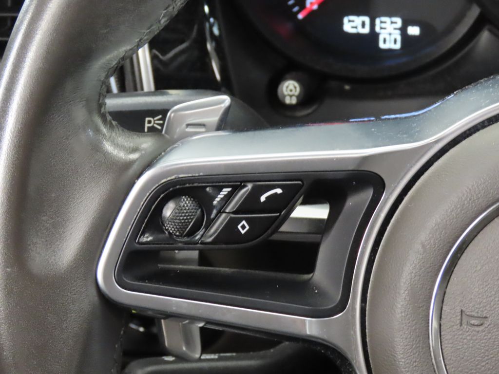 Thumbnail: 2017 Porsche Macan - 18