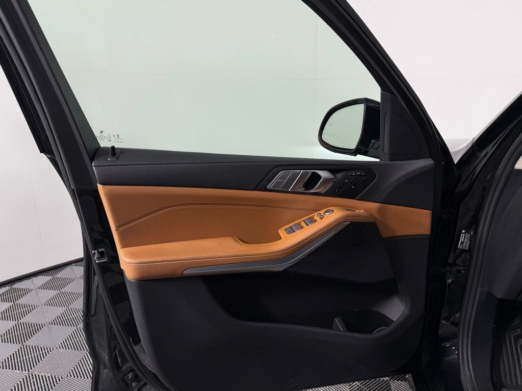2022 BMW X7 xDrive40i 10