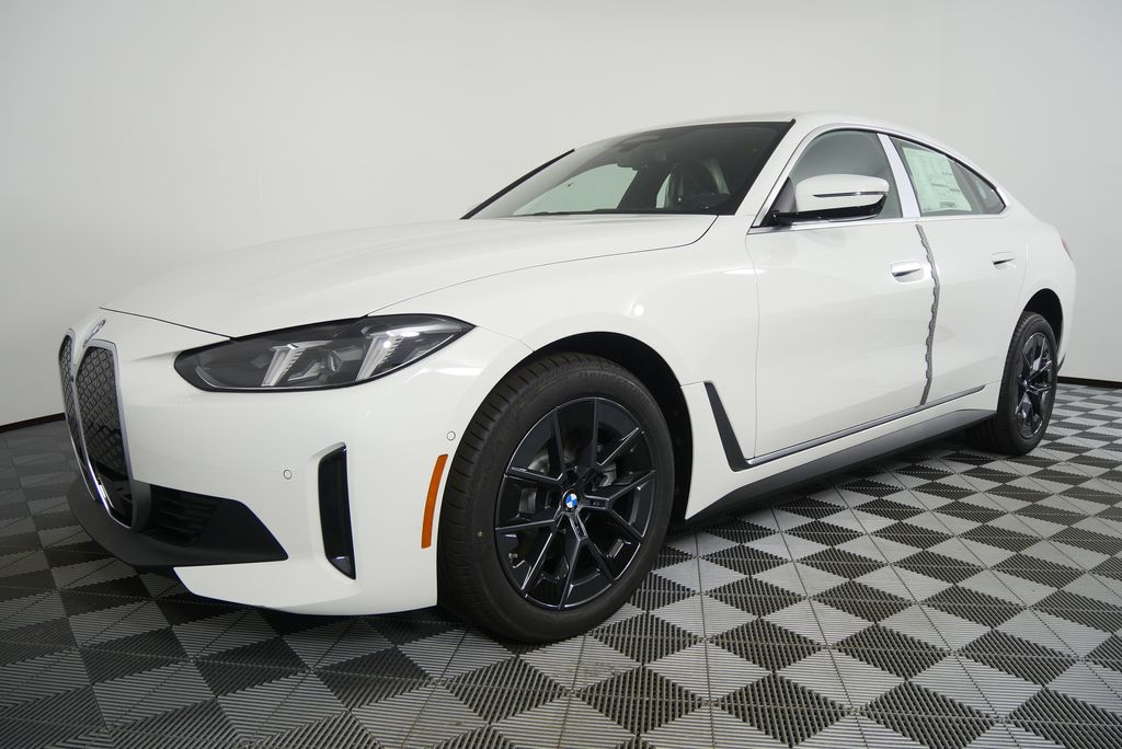 Thumbnail: 2025 BMW i4 - 8