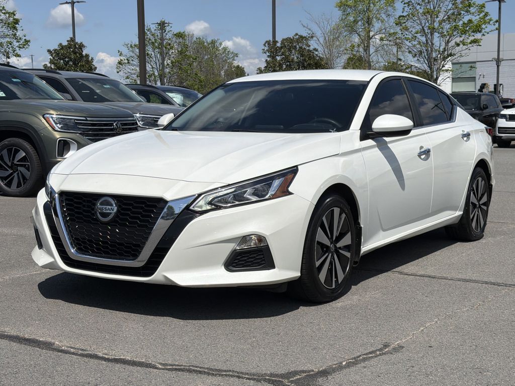 Pearl White Tricoat 2021 Nissan Altima 2.5 SV FWD Sedan Front-Wheel Drive Continuously Variable Transmission