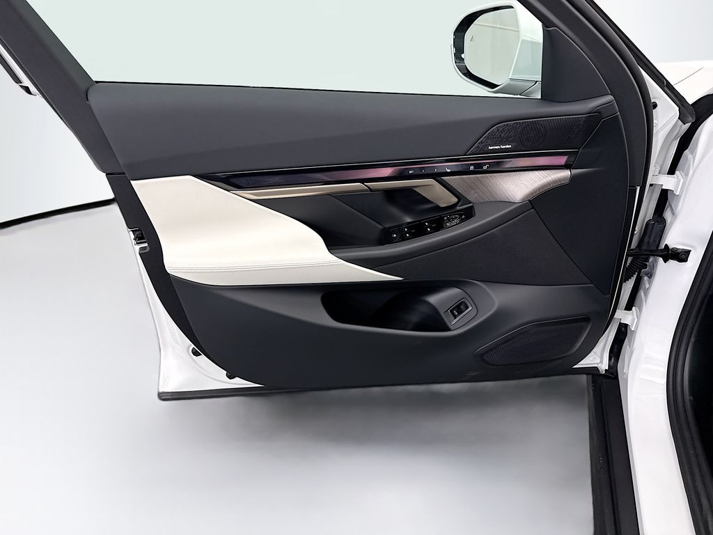 Thumbnail: 2026 BMW i5 - 23