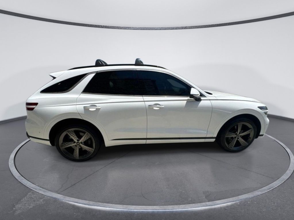 Used 2023 White Genesis 2.5T image 8