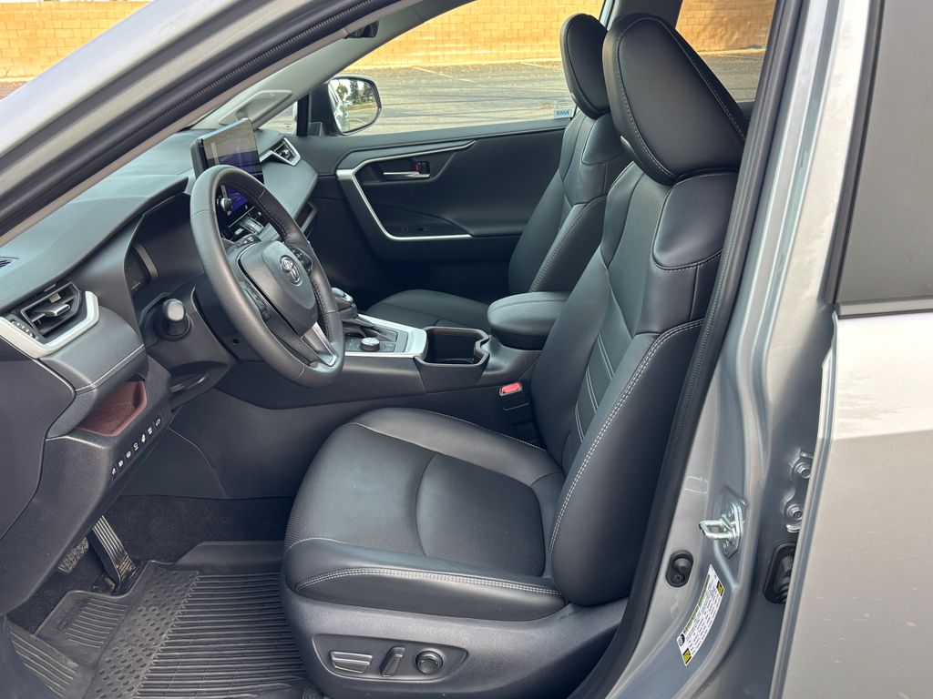 Thumbnail: 2025 Toyota RAV4 - 25