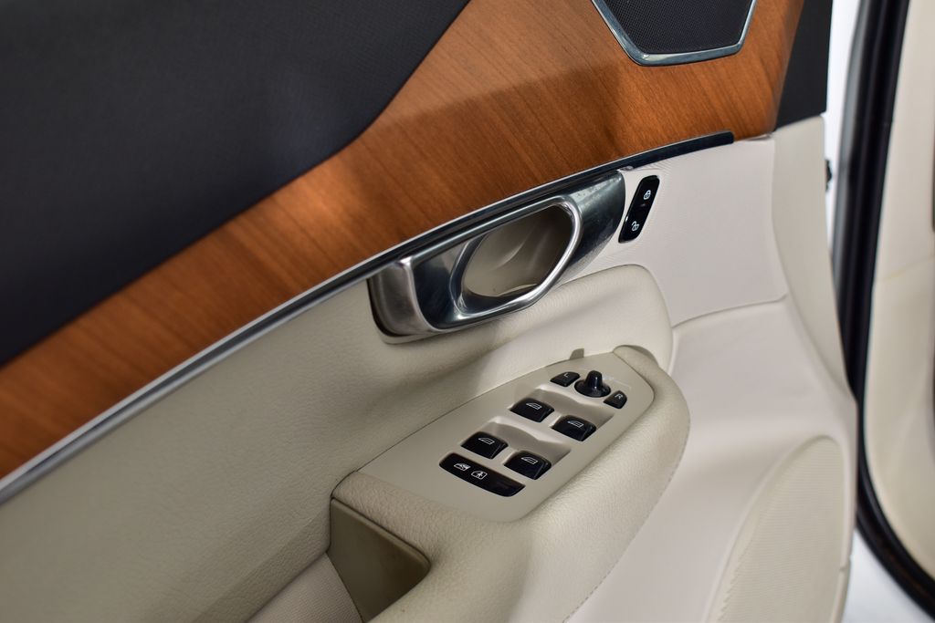 Thumbnail: 2021 Volvo XC90 - 11