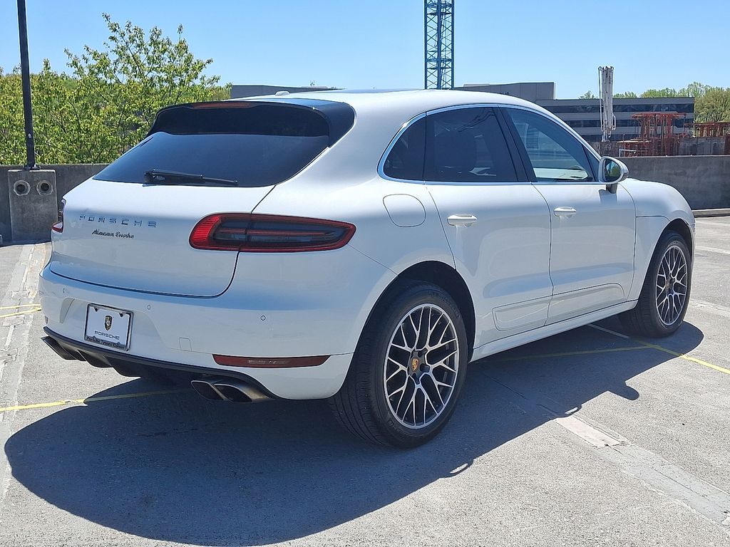 2015 Porsche Macan Turbo 8