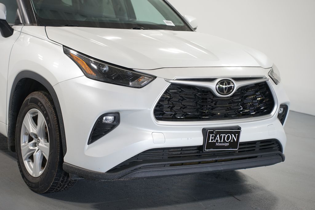 Thumbnail: 2022 Toyota Highlander - 4