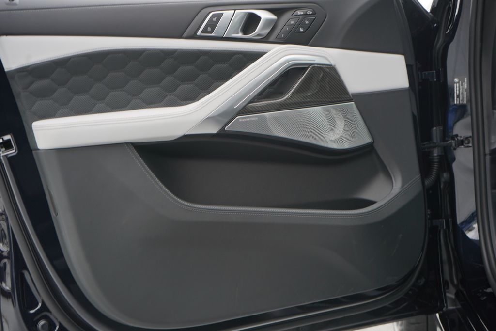 2025 BMW X6 M 9