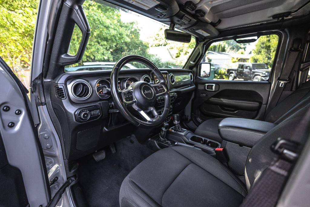 2021 Jeep Wrangler Unlimited Unlimited Sahara thumbnail 16