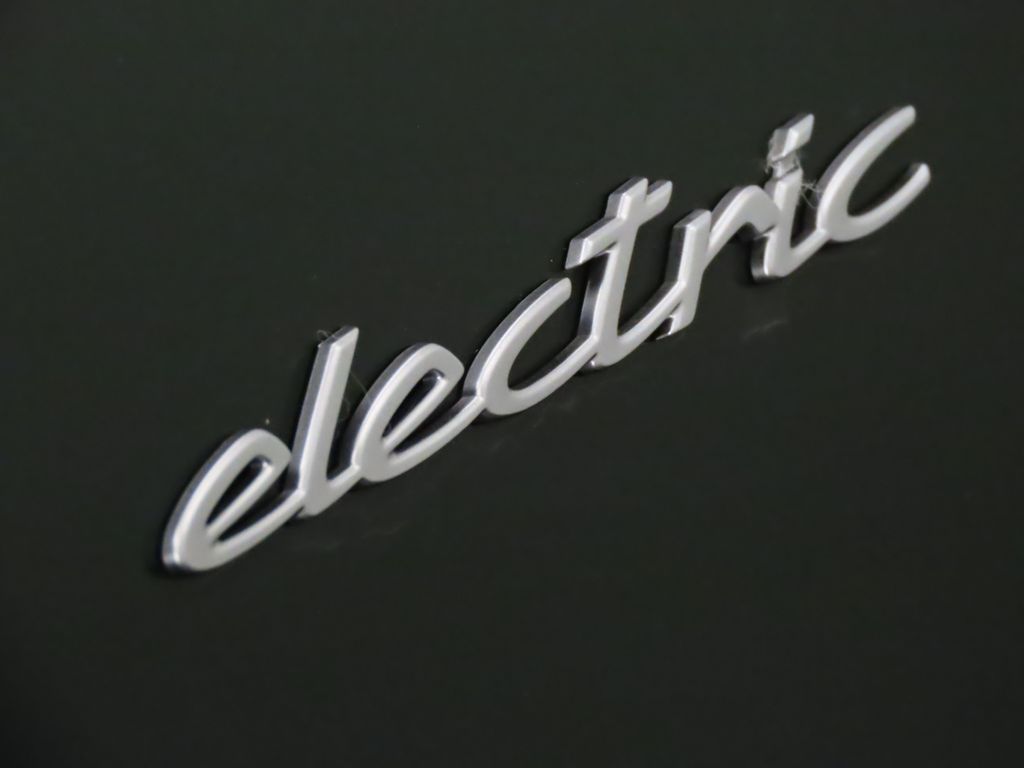 Thumbnail: 2025 Porsche Macan - 13