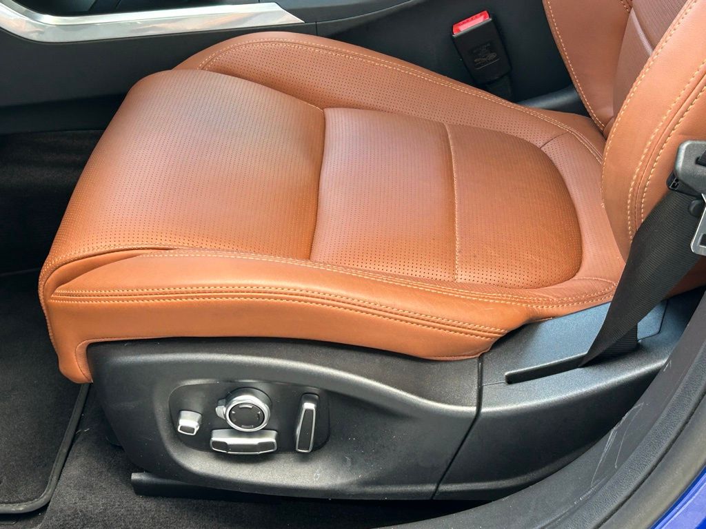 Used 2022  Jaguar HSE image 16