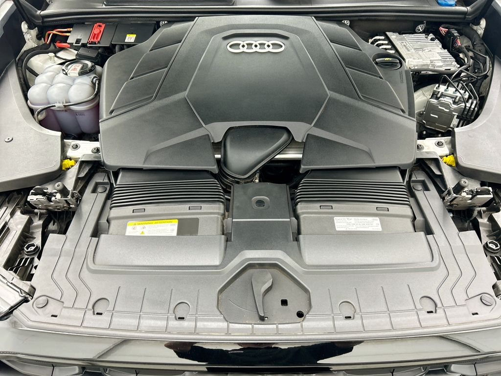 Thumbnail: 2025 Audi Q8 - 28