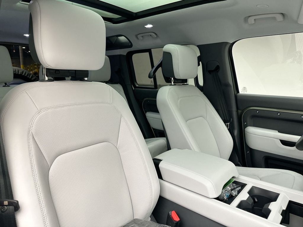 Thumbnail: 2025 Land Rover Defender - 5