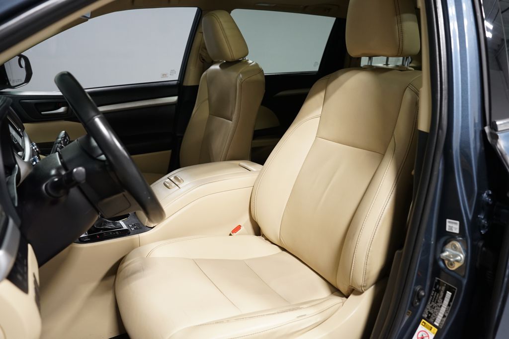 Thumbnail: 2019 Toyota Highlander - 26