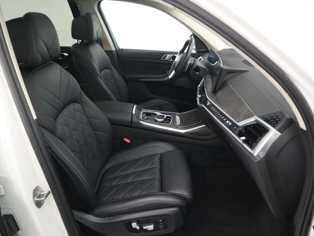 Thumbnail: 2023 BMW X7 - 21